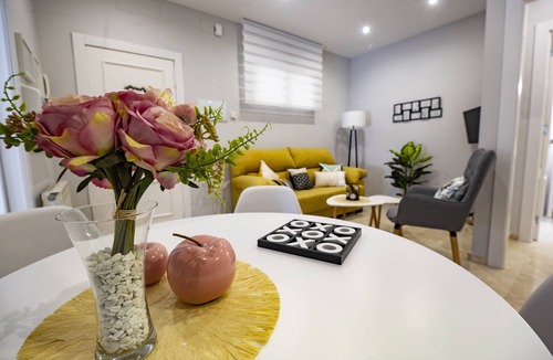 Figares Apartment | NEW! CENTRAL AND QUIET, APARTMENT MAJESTIC ALHAMBRA