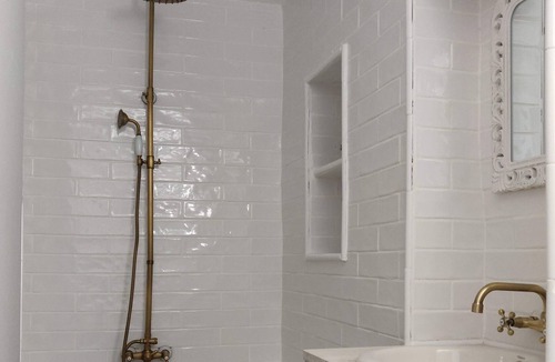 Moclin House | New Leaf Blanco, English style B&B