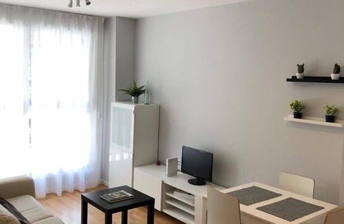 Palomeras Bajas House | Newly renovated apartment / flat, 15 minutes from the center of Madrid