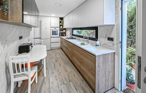 Cenes de la Vega House | Nice Home In Cenes De La Vega