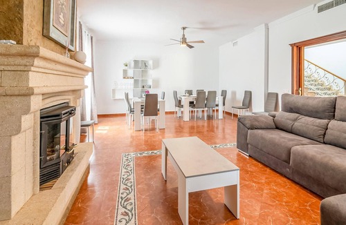 La Carlota House | Nice home in Córdoba with WiFi