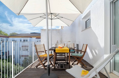 Los Remedios Apartment | Oasis Seville – Light-Filled Apartment with Terrace in Los Remedios