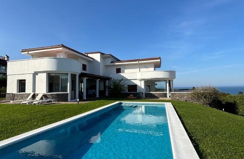 Barrika Apartment | Oceanfront chalet