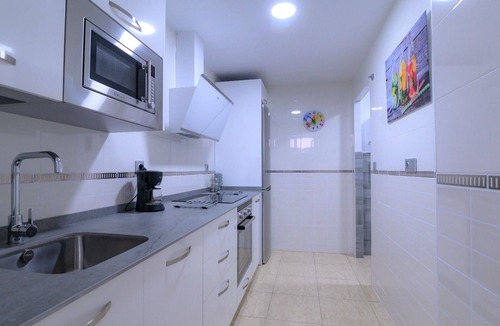 Barriada del Rio San Pedro Apartment | Oceanum Spa Deluxe Apartment mit Jacuzzi und Sauna by Interhome