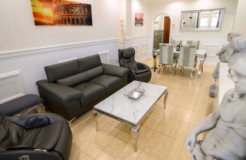 Barriada del Rio San Pedro Apartment | Oceanum Spa Deluxe Apartment mit Jacuzzi und Sauna by Interhome