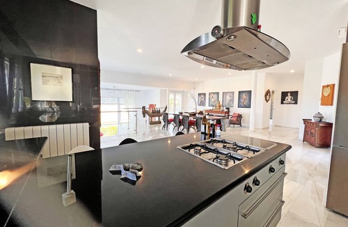Atlanterra Ski Chalet | Oriental style villa with panoramic views, 6 pax FREE WIFI