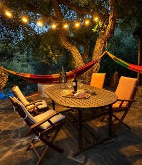 Bolonia Villa | Pájaro del Músico Bolonia Retreat, Pool & Gardens