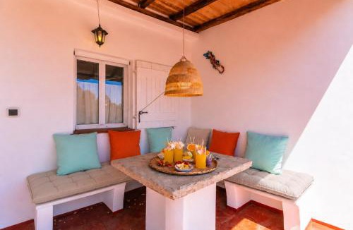 Bolonia Villa | Pájaro del Músico Bolonia Retreat, Pool & Gardens