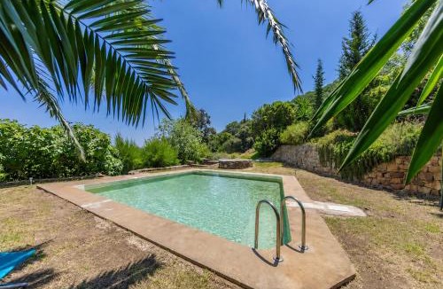 Bolonia Villa | Pájaro del Músico Bolonia Retreat, Pool & Gardens