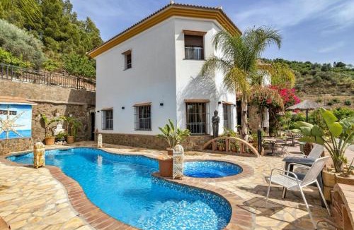 Sayalonga Villa | Padre Sol Yoga Retreat Center Málaga by AndaraHolidays