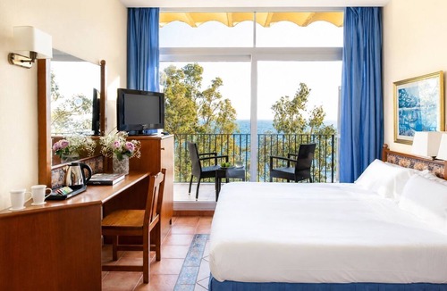 Roses Town Center Apartment | Panoramic Sea View | Pool & Restaurant