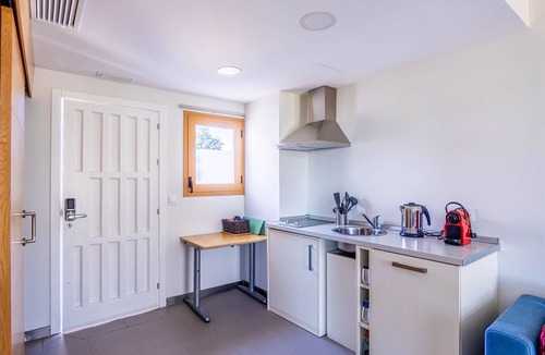 Carmona House | Parador-view apt- sleeps 4-1-bed apt shared rooftop terrace with castle view