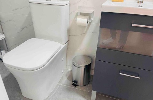 Algeciras Apartment | Patio privado, estaciona tu vehículo con seguridad