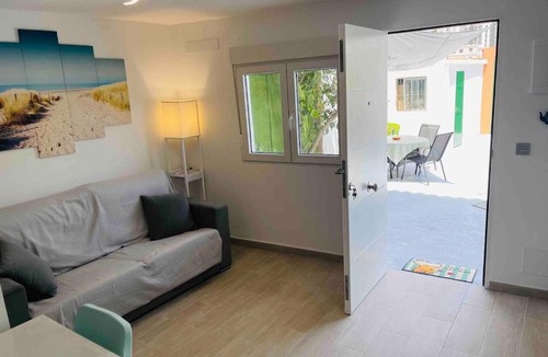 Algeciras Apartment | Patio privado, estaciona tu vehículo con seguridad