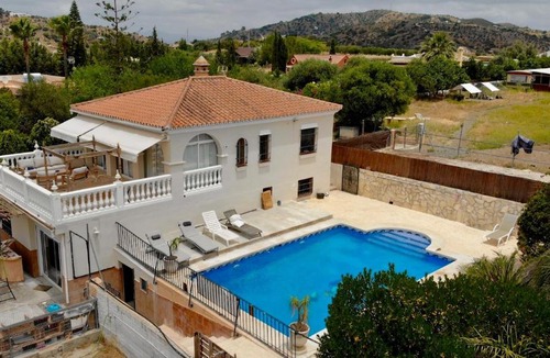 Monda Apartment | Peaceful Monda Farm, with private pool, mountain views and free parking ! 15 mins from Marbella