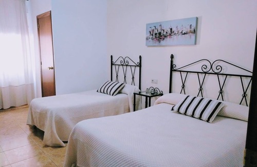 Seron Hotel | Pensión Cuadrado