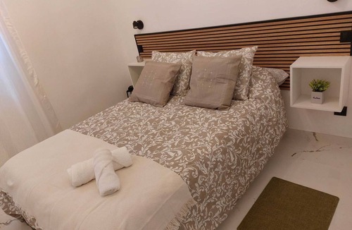 Quintana Apartment | Perfect Getaway in the center of Madrid - The Yellow Rose