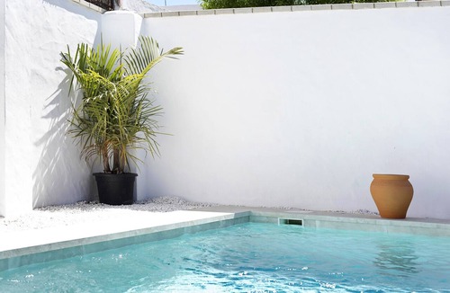 Conil de la Frontera House | Pet-friendly Chalet Casa Maria with Wi-Fi, Pool, Garden & Terrace