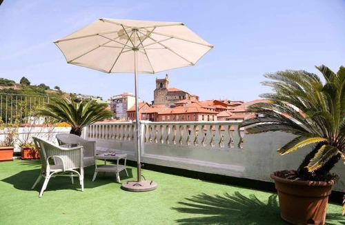 Laredo Apartment | Pet-Friendly Apartment "Ático en el centro de Laredo" with Mountain View & Terrace