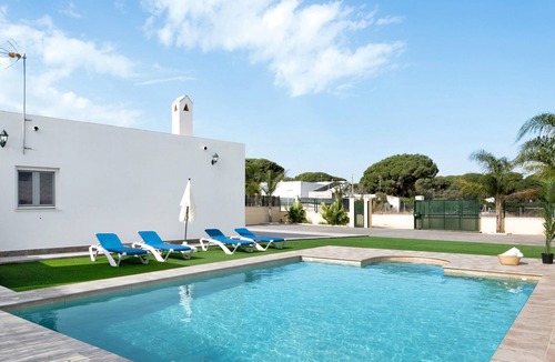 San Ambrosio House | Pet-Friendly Holiday Home "Villa Montenmedio - Juande"