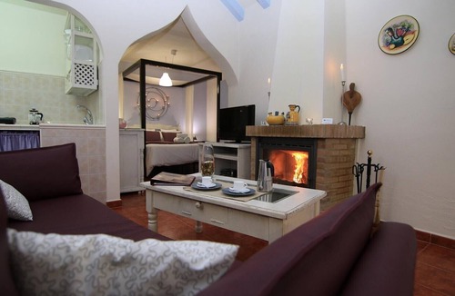 Montecorto Apartment | Pet Friendly Holiday Home 'Romantic paradise 1' with Pool, Garden and Wi-Fi