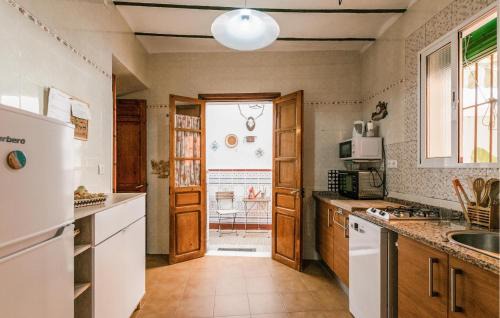 El Pedroso House | Pet Friendly Home In El Pedroso With Wifi