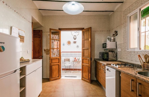 El Pedroso House | Pet friendly home in El Pedroso with WiFi