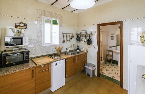 El Pedroso House | Pet friendly home in El Pedroso with WiFi