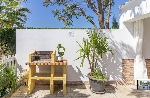 La Lantejuela Villa | Pet-Friendly Villa 'Casa Rural La Gitanilla' with Pool & Wi-Fi