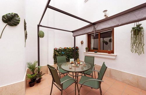 La Victoria Apartment | Piscina, patio privado y aparcamiento