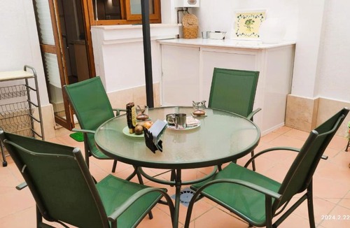 La Victoria Apartment | Piscina, patio privado y aparcamiento