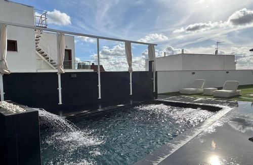 Montequinto House | Piscina privada abierta en A morada que Sonhaba