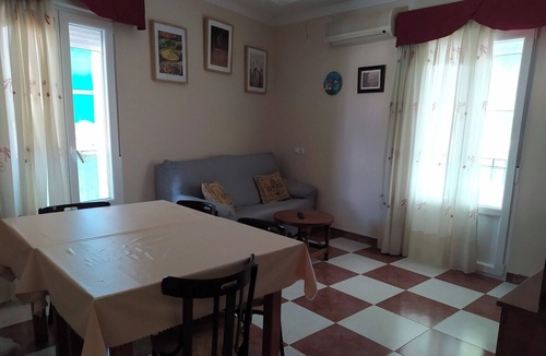 El Pedroso House | Piso Bien Situado, Aparcamiento en la Misma Puerta
