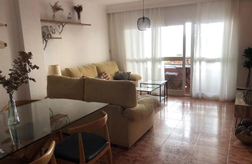 Pedregalejo Playa Apartment | Piso en Pedregalejo a 50m de la playa.