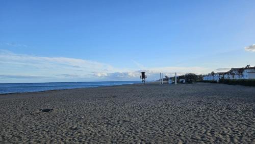 Marina de Casares Apartment | playa ancha