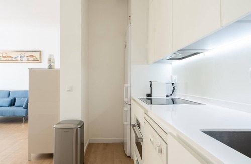 Sol Apartment | Plaza de Callao - 2 bedrooms, 2 bathrooms, balconies.