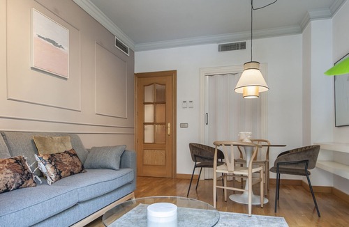 Chueca Apartment | Plaza de Cibeles II-Cozy Apartment in Madrid City Center