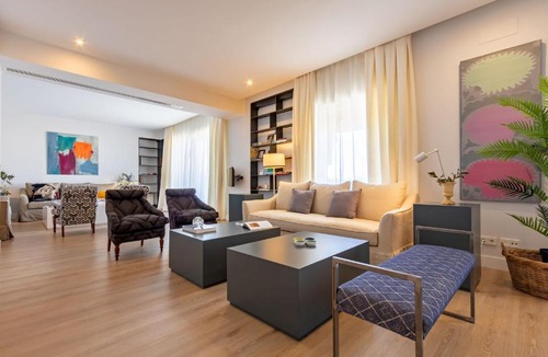 El Prado-Parque de Maria Luisa Apartment | Plaza de España Deluxe Suites by Valcambre
