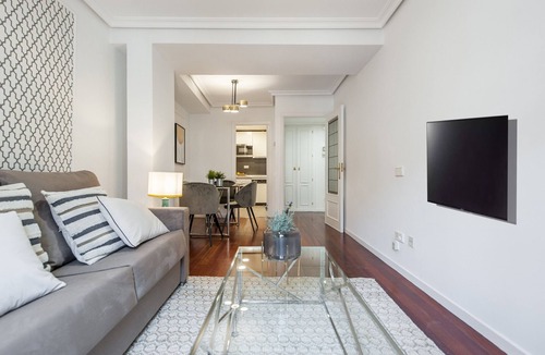 Moncloa - Arguelles Apartment | Plaza España VIII- Modern and central apartmen