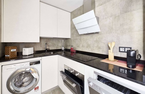Old Town Apartment | plushomes | El Patio de la Catedral