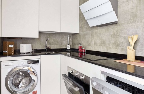 Old Town Apartment | plushomes | El Patio de la Catedral