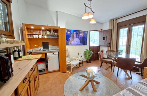 Malaga-Este House | Pool, BBQ, 7 min drive to the beach on an avocado & mango estate, 15 min from Málaga center