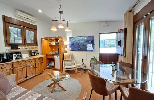 Malaga-Este House | Pool, BBQ, 7 min drive to the beach on an avocado & mango estate, 15 min from Málaga center