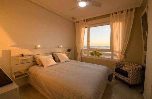 Cadiz Apartment | Preciado apartamento con vistas frontales al mar