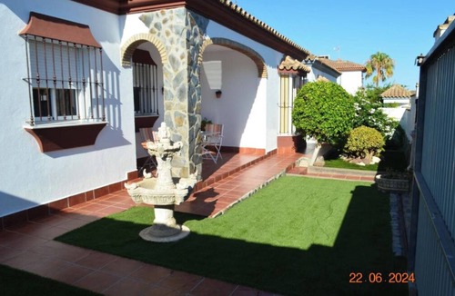 Chiclana de la Frontera Ski Chalet | Precioso Chalet a 5 Minutos de la Playa y Piscina Privada de Agua Salada
