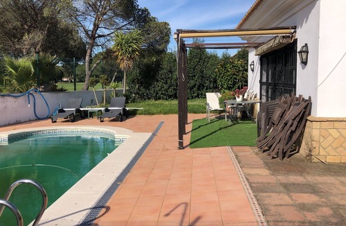 El Portil Villa | Preciosa villa con vistas al campo golf con piscina privada.