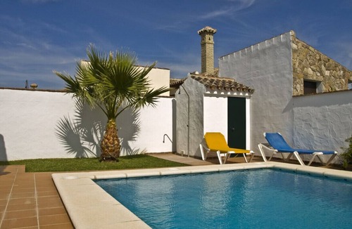 Conil de la Frontera House | Private pool, close to the beach and town, covered barbecue terrace, fly screens, Wifi - Casa Marinas -