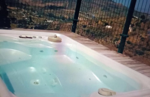 Guaro Cottage | Private villa with jacuzzi in Guaro