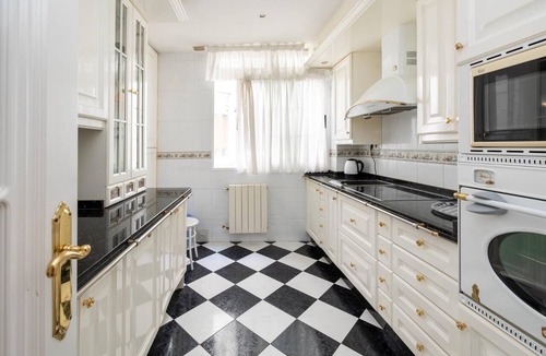 Centro - Sagrario Apartment | PUSHE Granada Plaza Menorca Art & Tradition