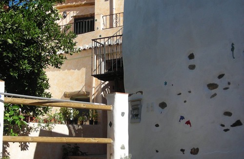 Orgiva House | Quiet and comfortable villagehouse,private garden with heatable pool,garage.